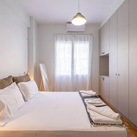 Bright And Cozy 2bdr Close To Acropolis Apartment